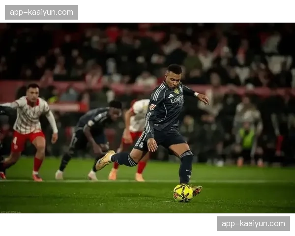 纽卡斯尔联主场力克曼联，伊兰加速度成喜鹊军团取胜法宝